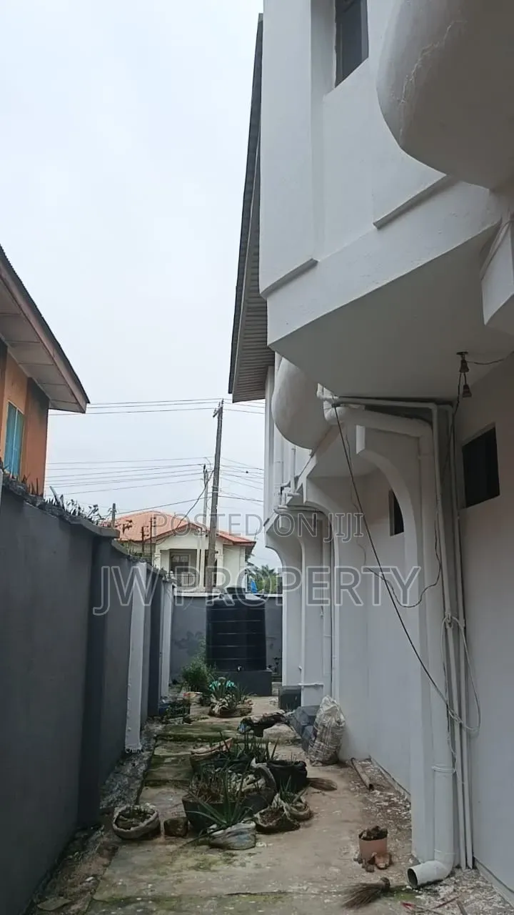 12bdrm Block of Flats in Abaranje for sale