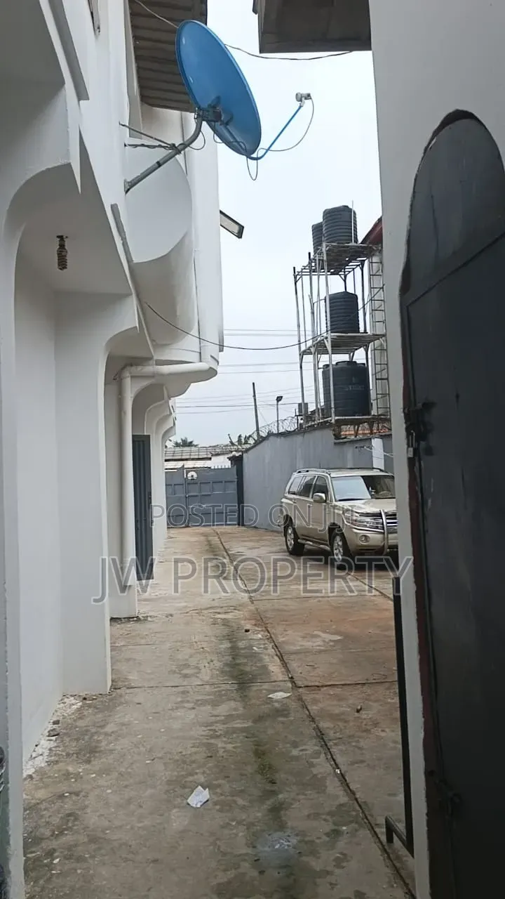 12bdrm Block of Flats in Abaranje for sale