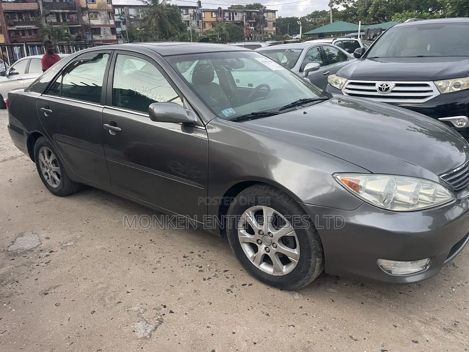 Toyota Camry XLE 4dr Sedan (2.4L 4cyl 5A) 2005 Gray