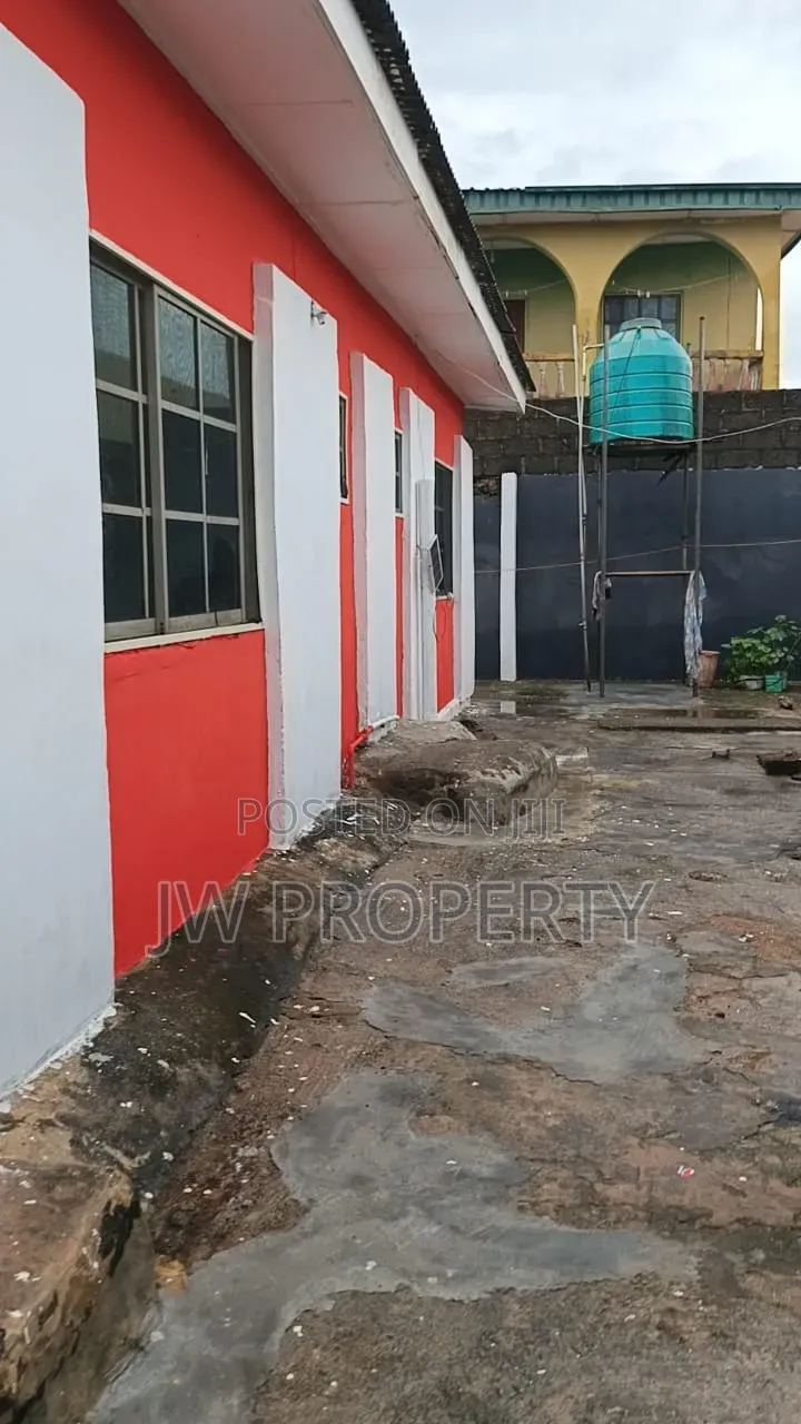 20bdrm Block of Flats in Igando / Ikotun/Igando for sale