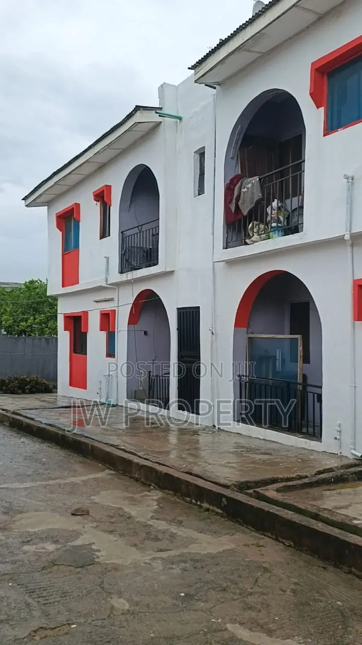 20bdrm Block of Flats in Igando / Ikotun/Igando for sale