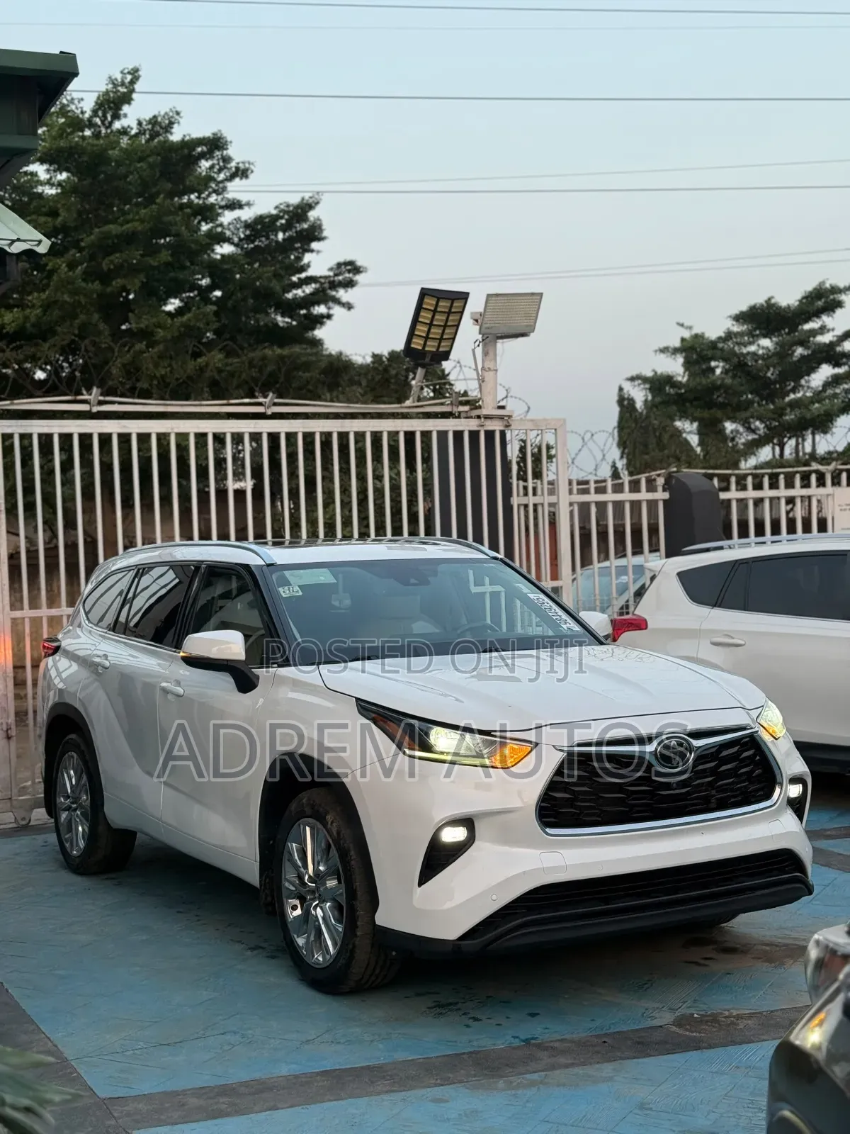 Toyota Highlander Limited 2022 White