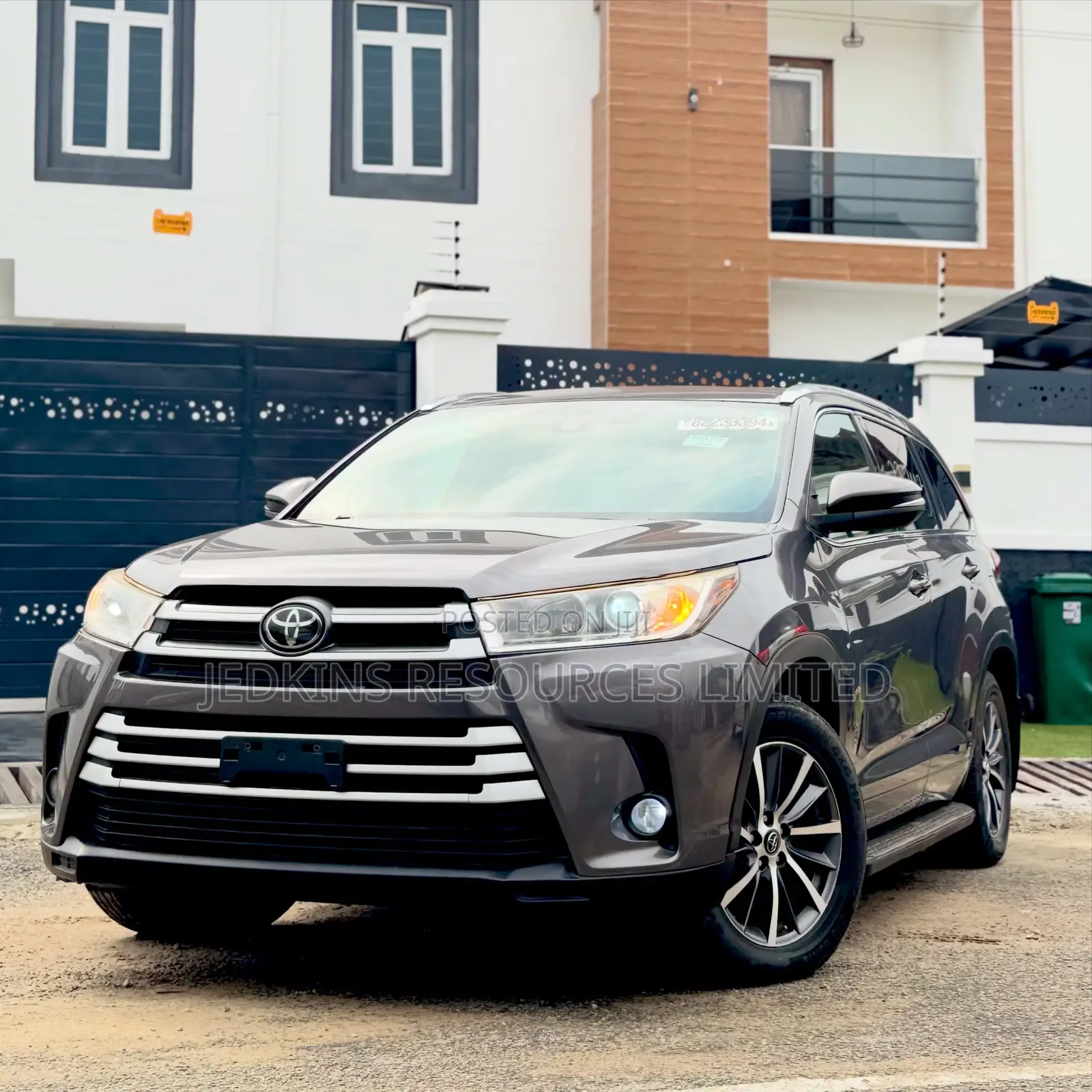 Toyota Highlander SE 4x4 V6 (3.5L 6cyl 8A) 2017 Gray
