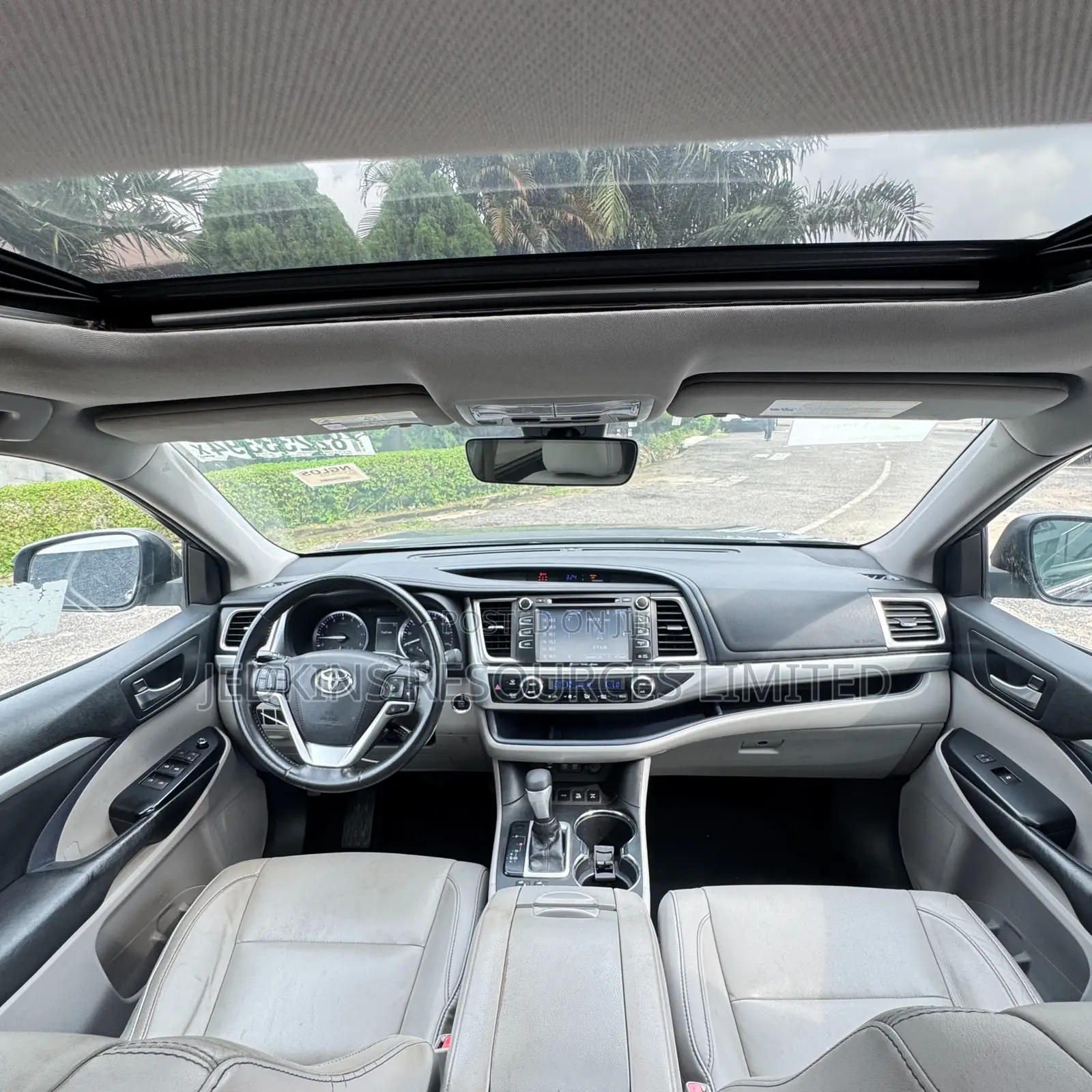 Toyota Highlander SE 4x4 V6 (3.5L 6cyl 8A) 2017 Gray