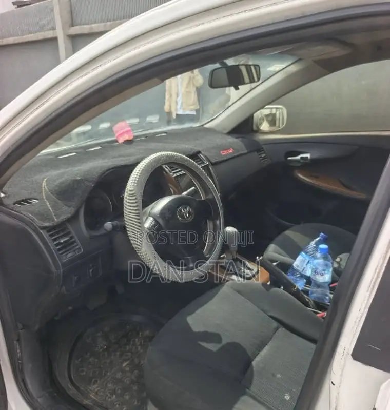 Toyota Corolla 2009 White