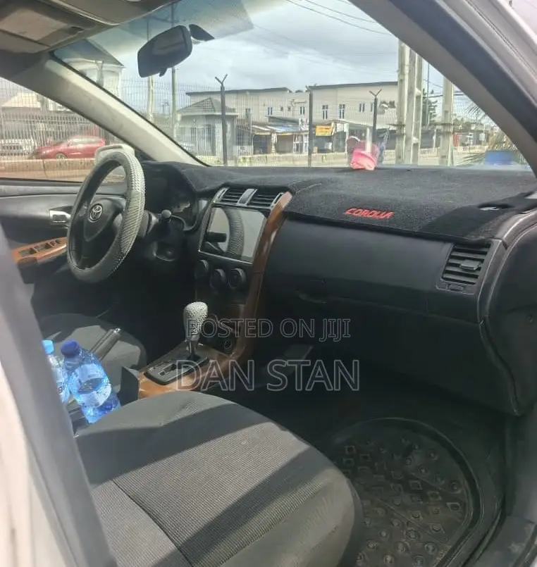 Toyota Corolla 2009 White