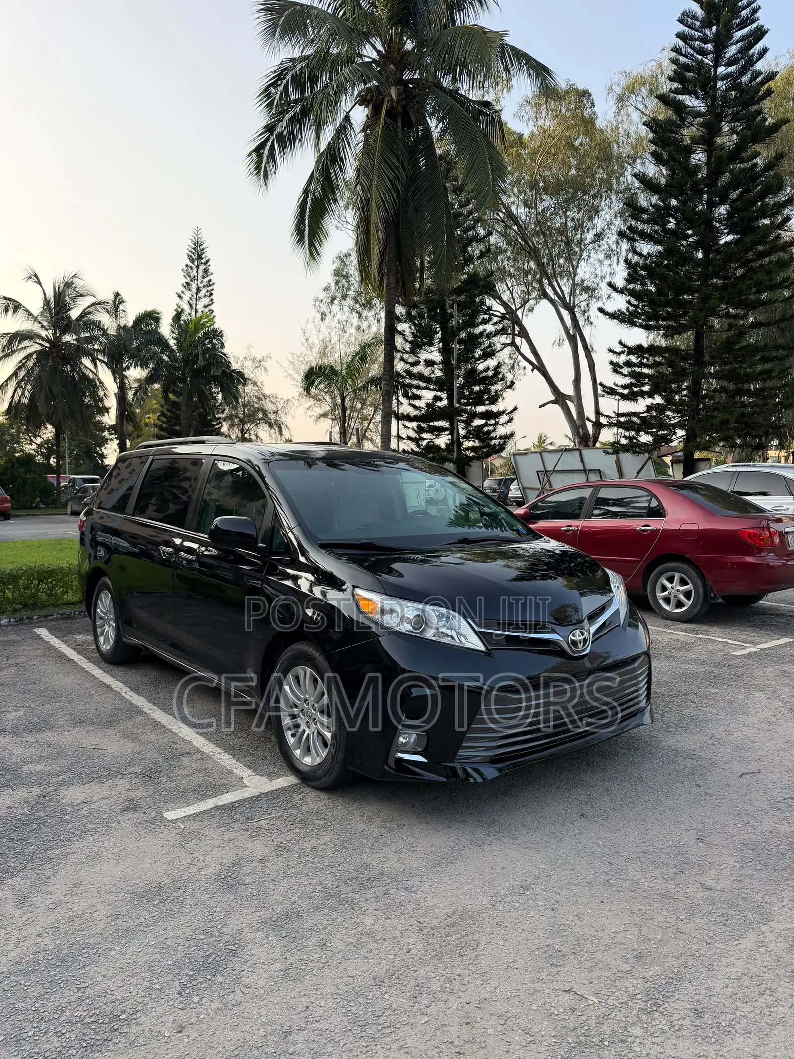 Toyota Sienna XLE 7-Passenger 4dr Minivan AWD (3.5L 6cyl 6A) 2015 Black