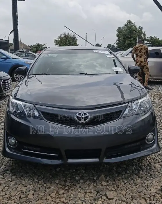 Toyota Camry SE 4dr Sedan (2.5L 4cyl 6A) 2014 Gray