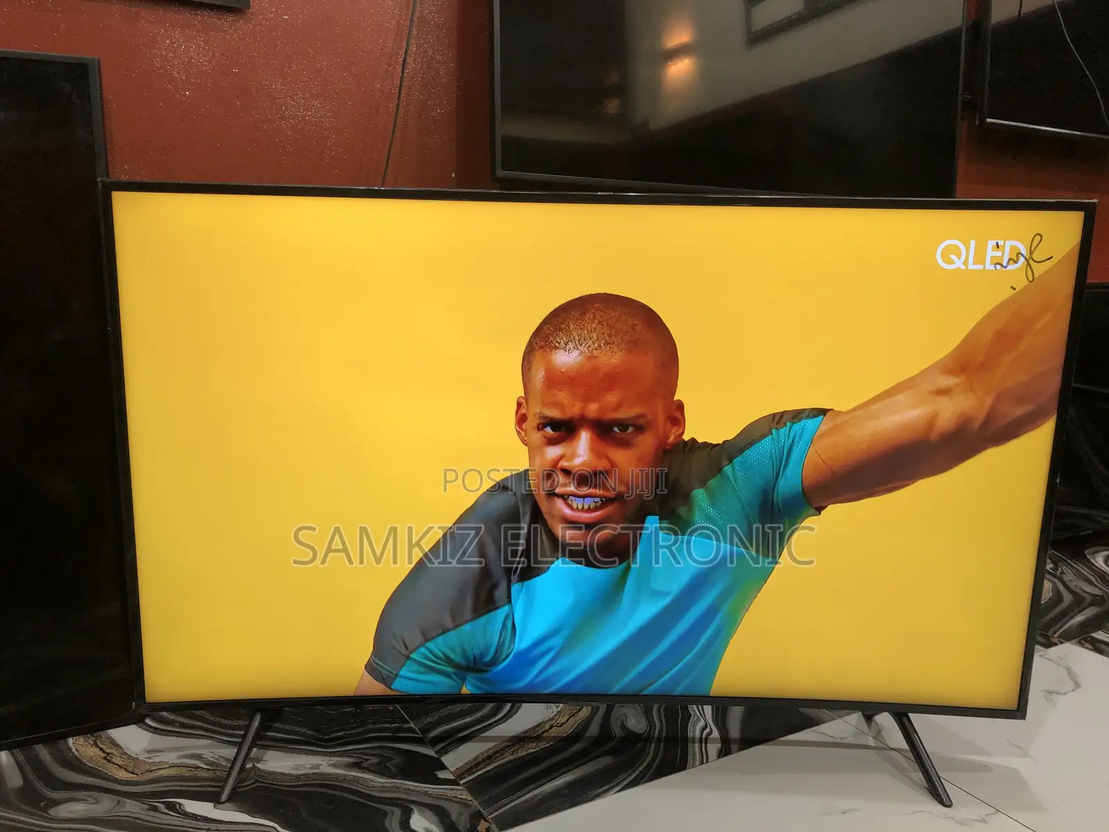 50 Inch Samsung CURVED Smart QLED TV (Q60T) + FREE Netflix