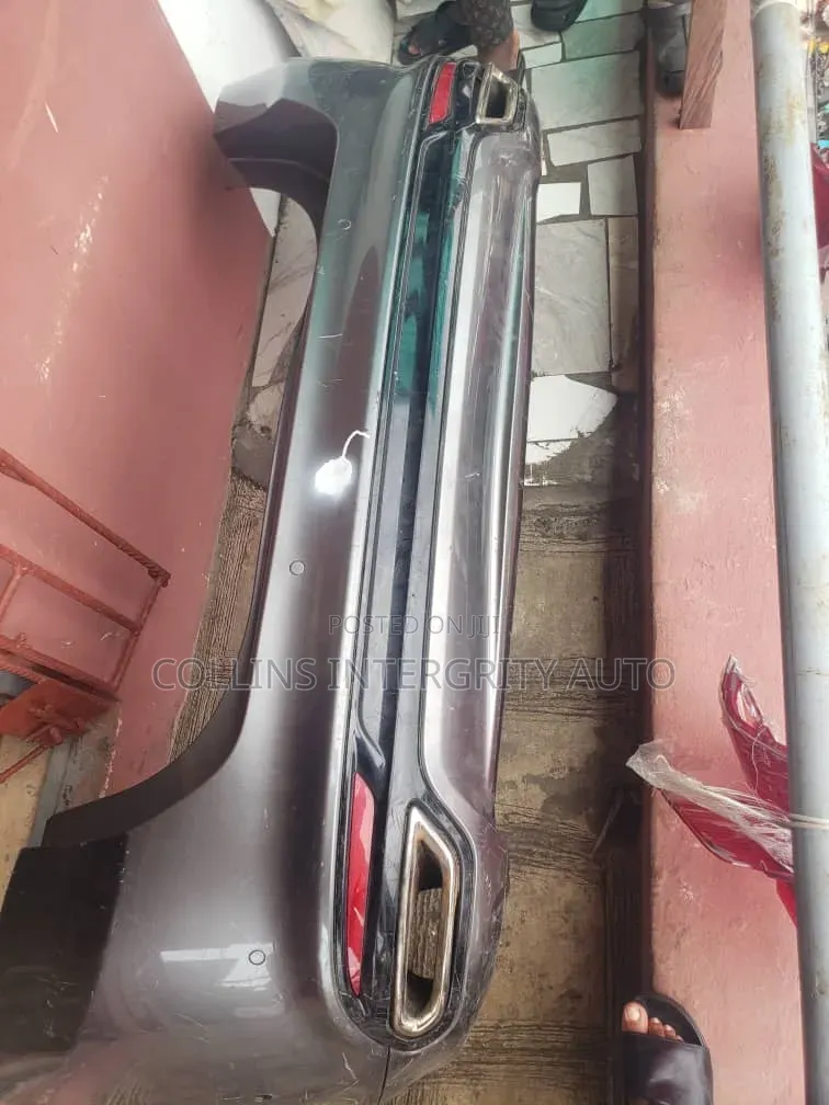 Back Bumper Ford Fusion 2016 and Complete Bumper Ford Explorer 2013