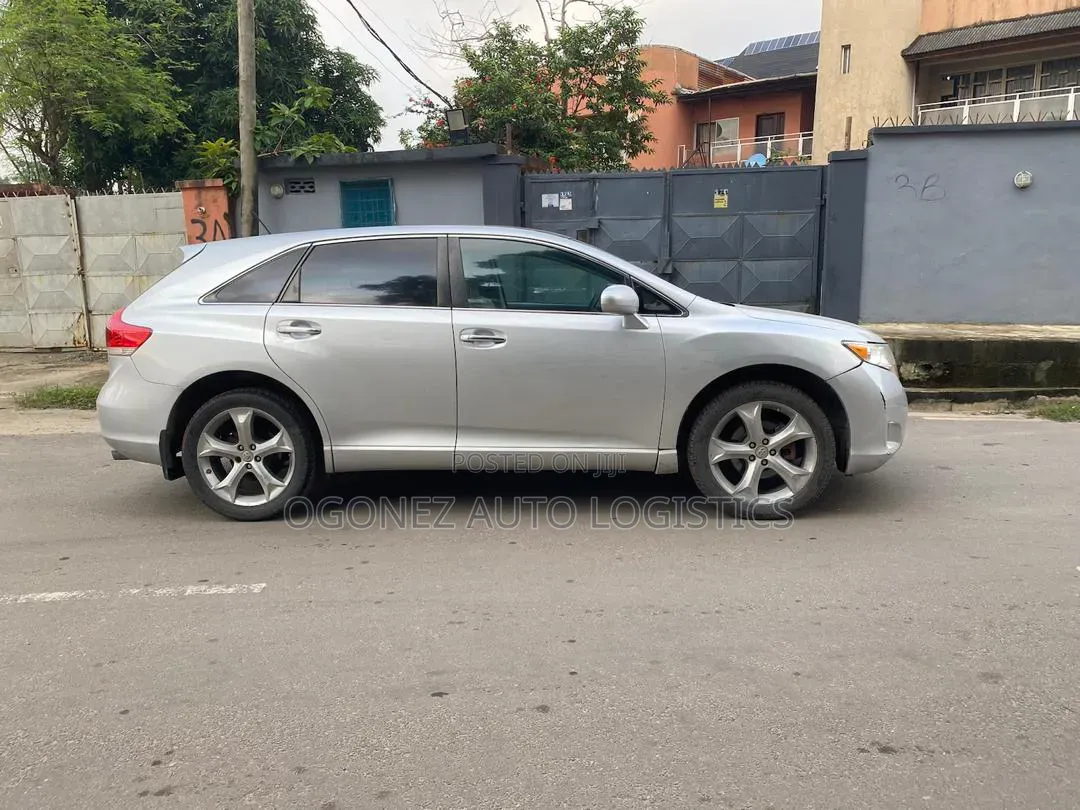 Toyota Venza 2010 Silver
