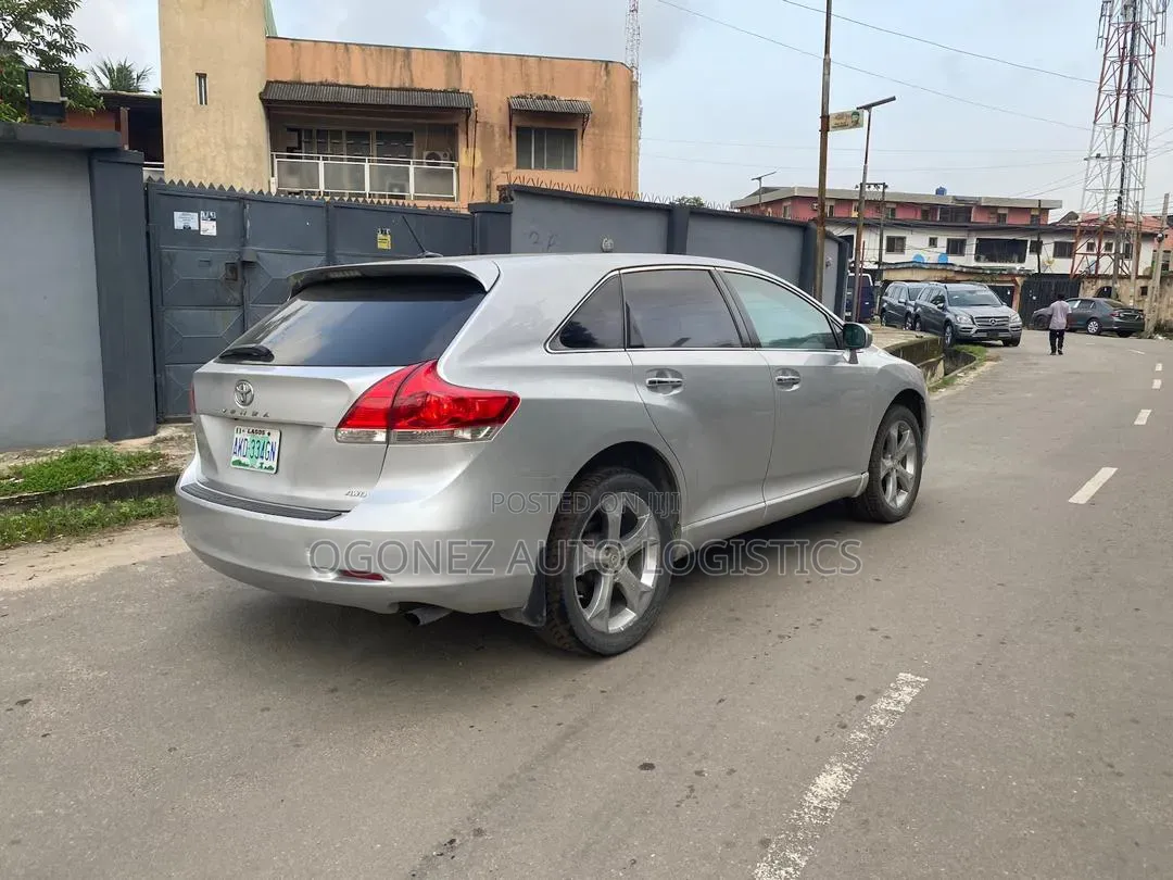 Toyota Venza 2010 Silver