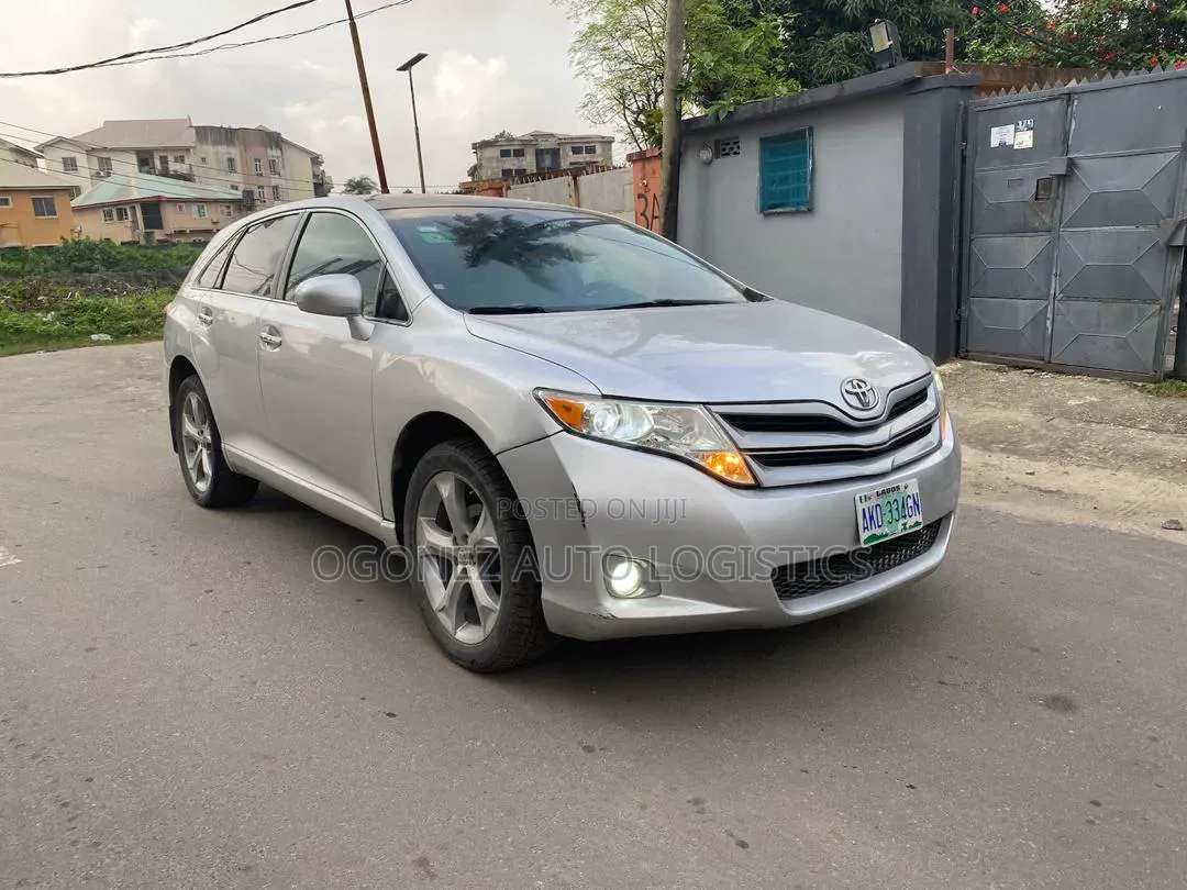Toyota Venza 2010 Silver