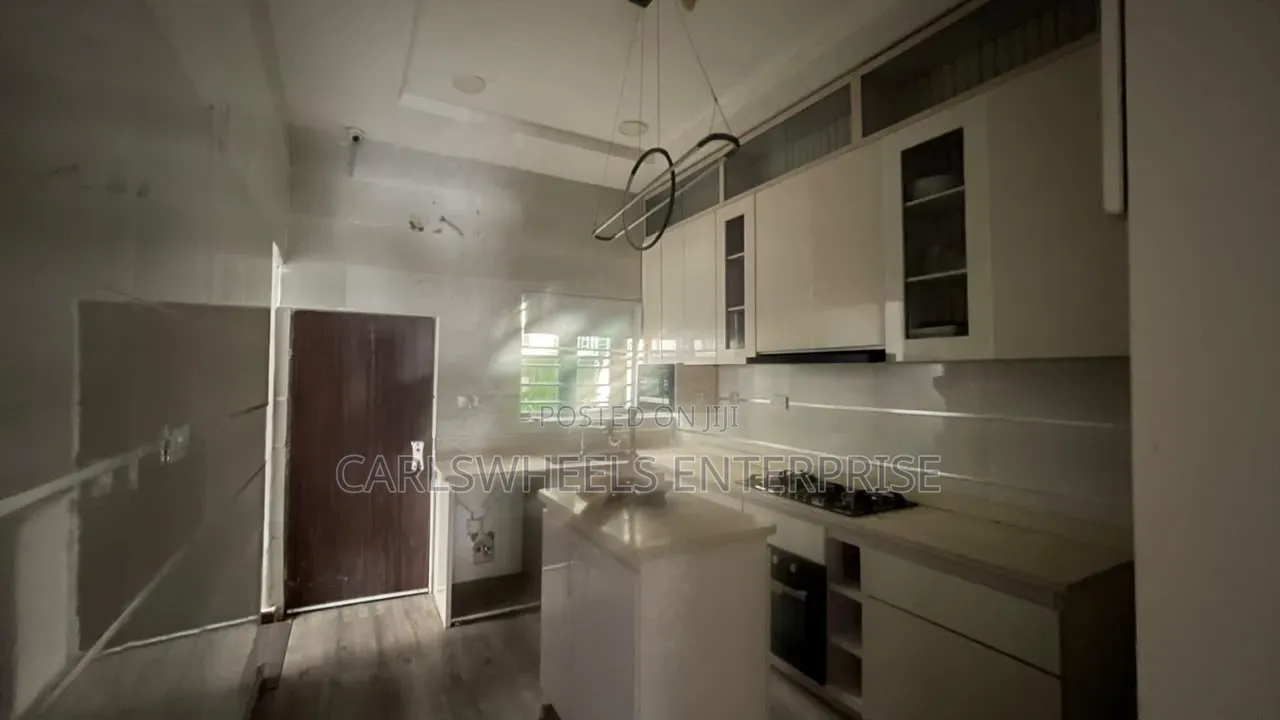 5bdrm Duplex in Olokonla for sale