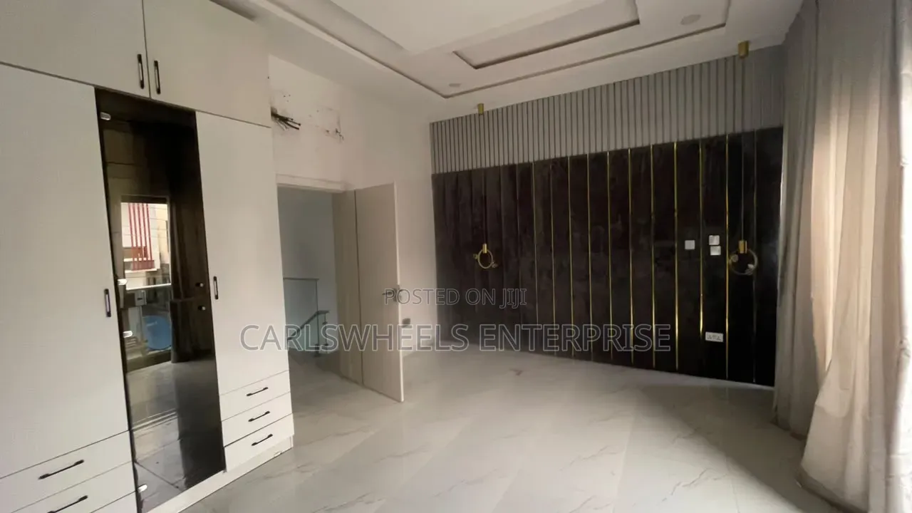 5bdrm Duplex in Olokonla for sale