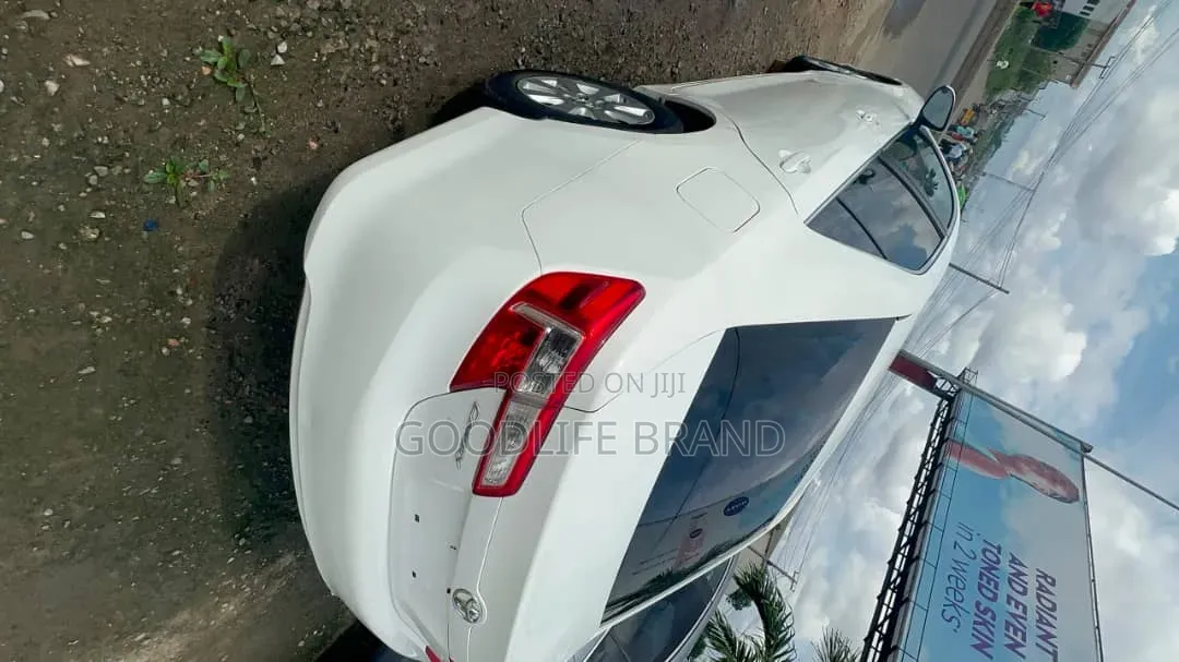 Toyota Camry SE Sport 4dr Sedan (2.5L 4cyl 6A) 2014 Off white