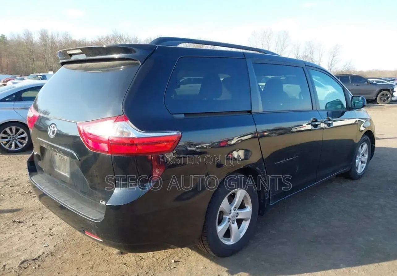 Toyota Sienna 2015 Black