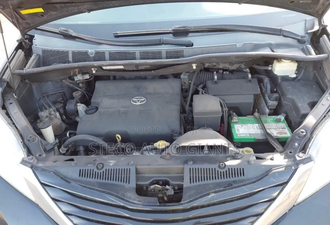 Toyota Sienna 2015 Black