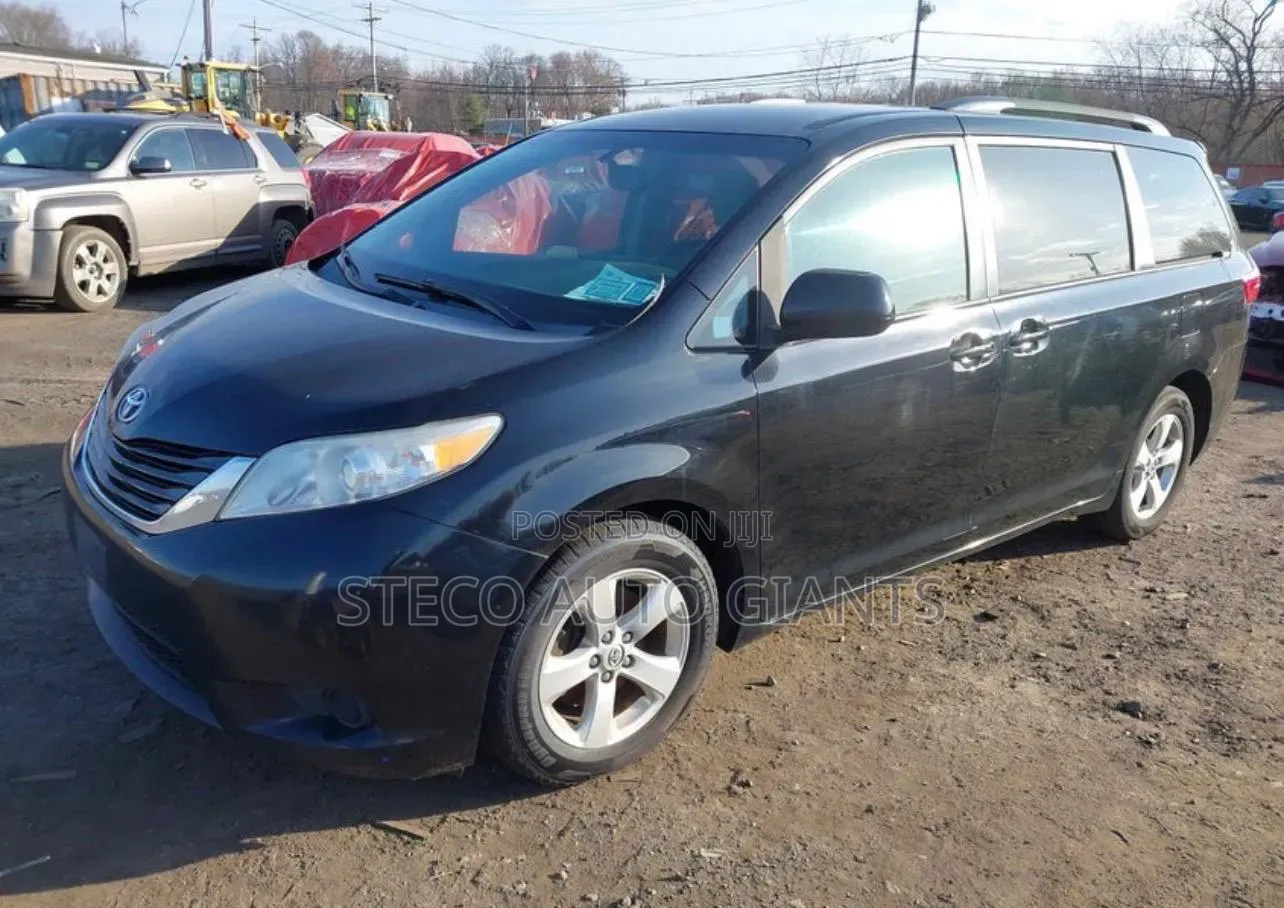 Toyota Sienna 2015 Black