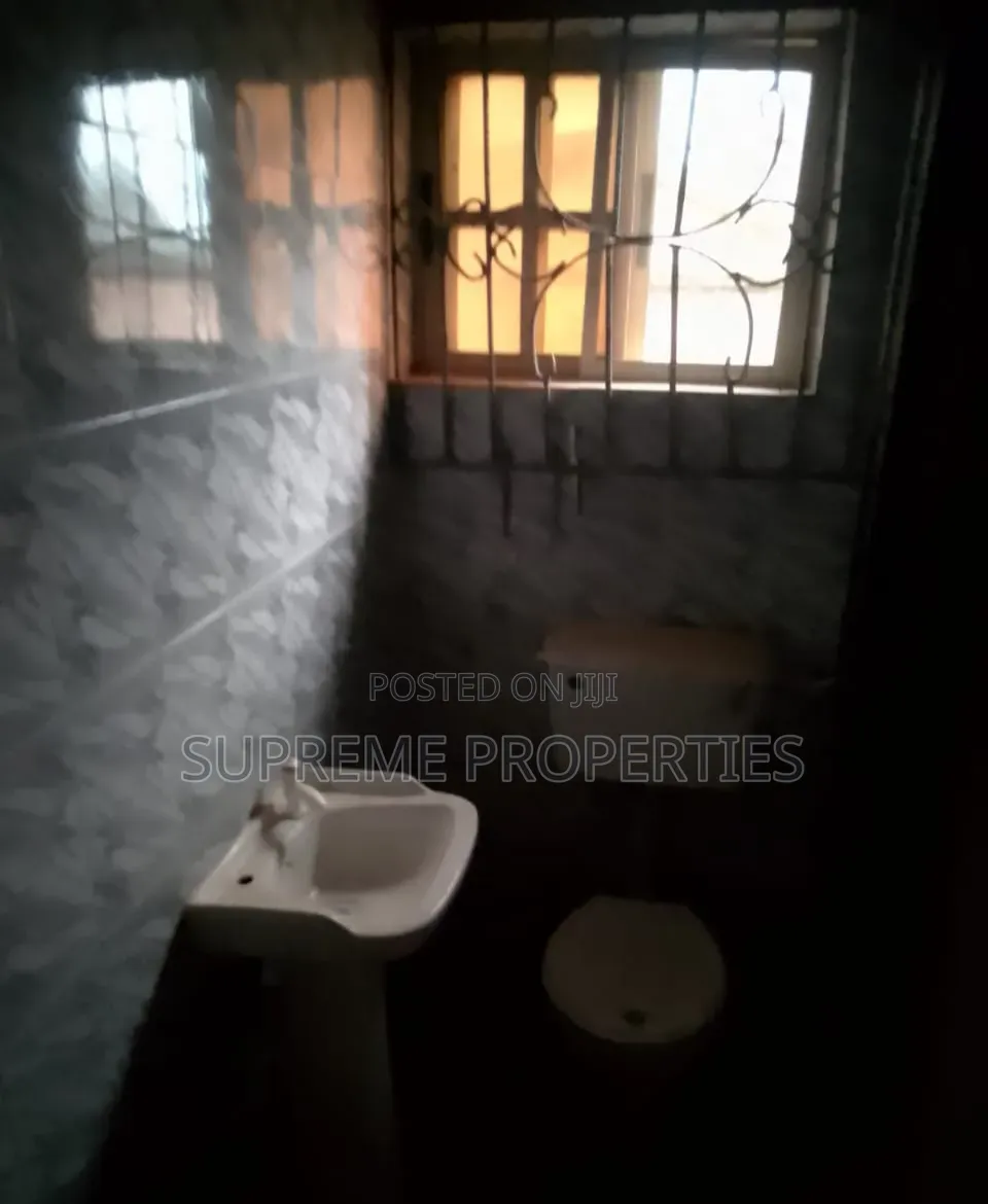 2bdrm Block of Flats in Elewuro Estate, Ibadan for rent