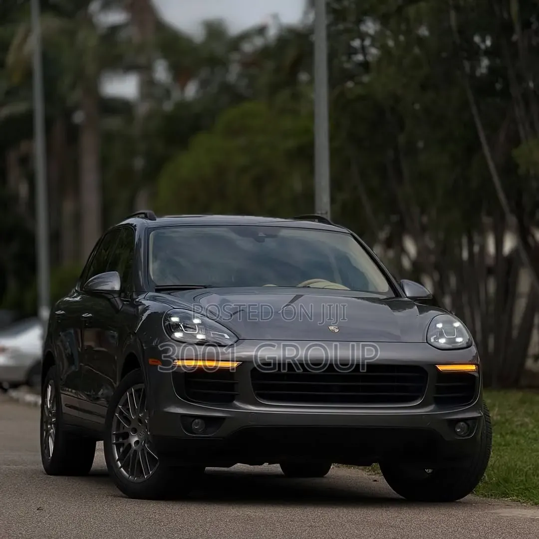 Porsche Cayenne 2016 Gray