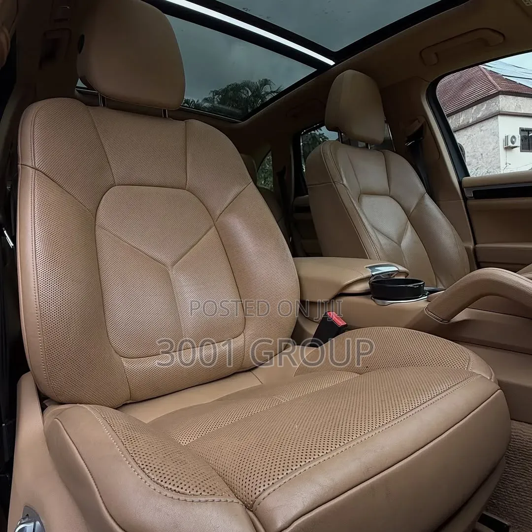 Porsche Cayenne 2016 Gray