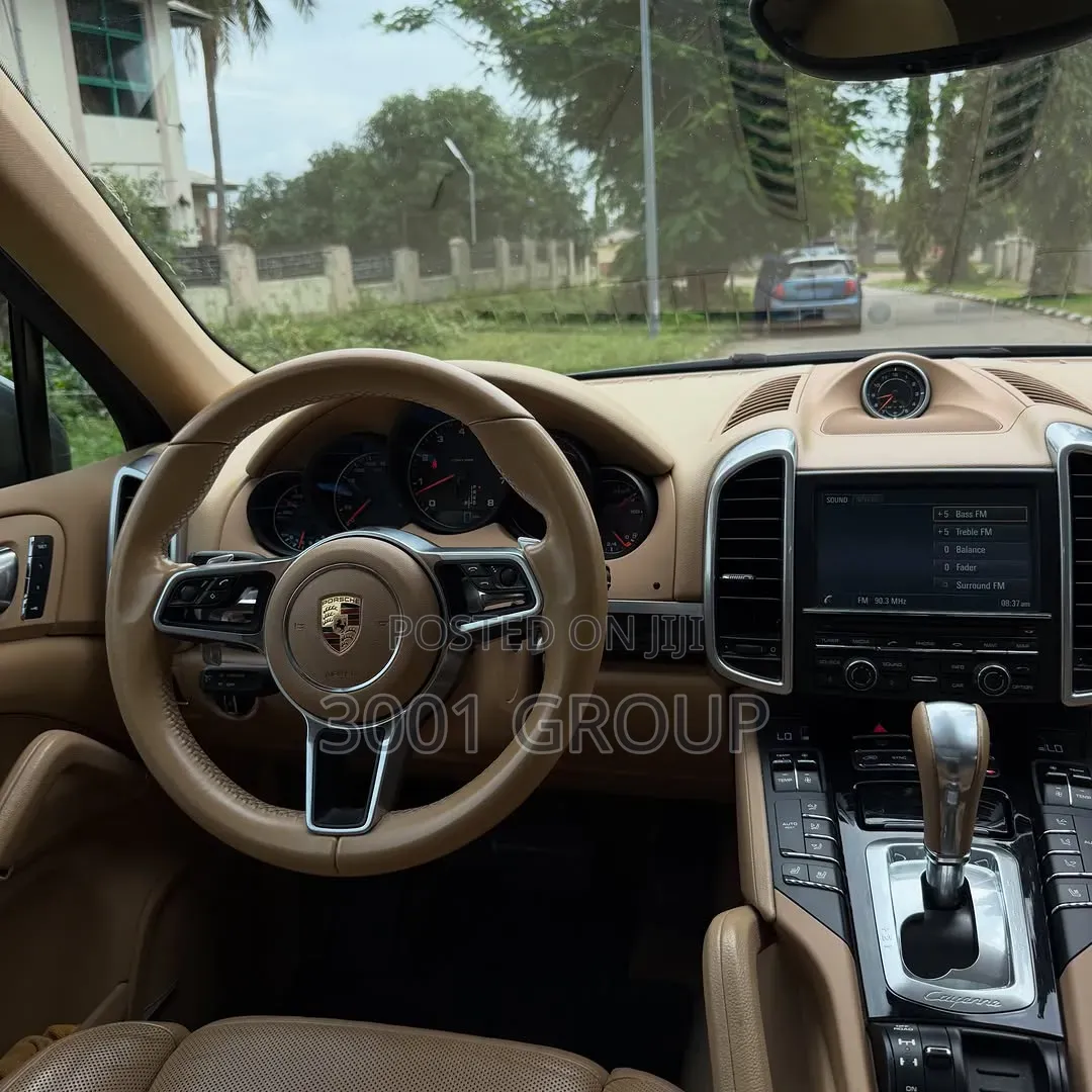 Porsche Cayenne 2016 Gray