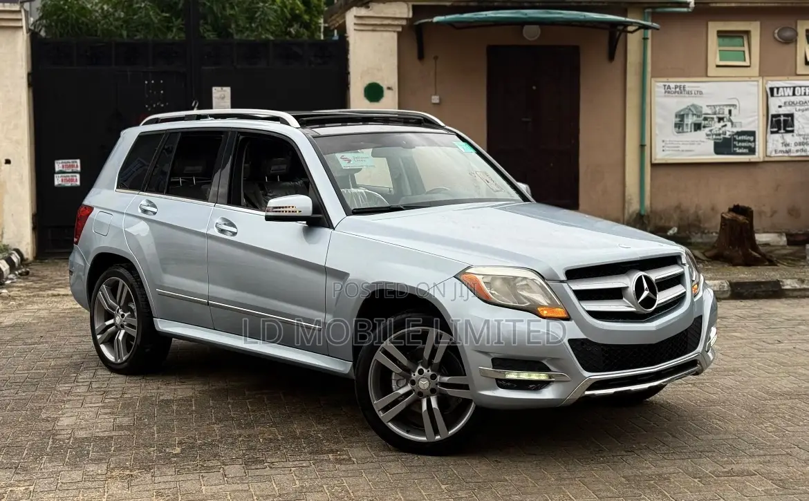 Mercedes-Benz GLK-Class Base GLK 350 4dr AWD 4MATIC (3.5L 6cyl 7A) 2015