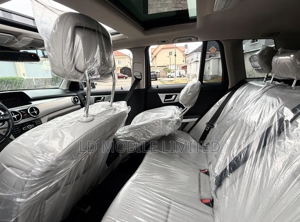 Mercedes-Benz GLK-Class Base GLK 350 4dr AWD 4MATIC (3.5L 6cyl 7A) 2015