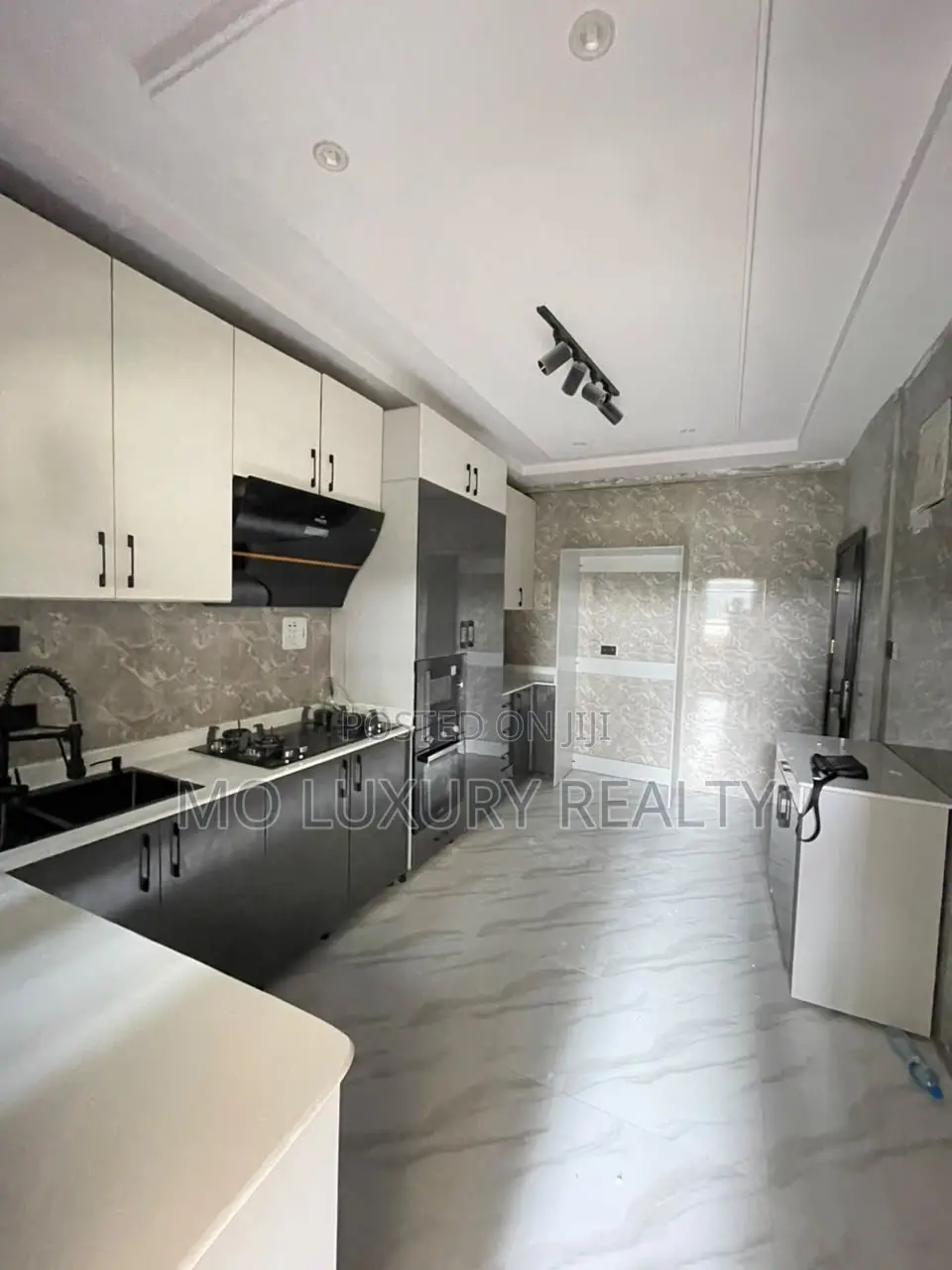 4bdrm Townhouse / Terrace in Ikate for rent