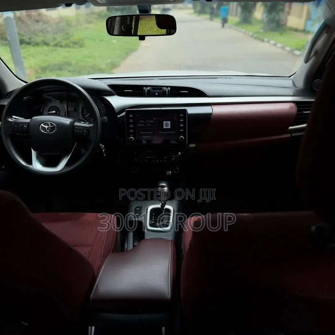 Toyota Hilux 2021 White