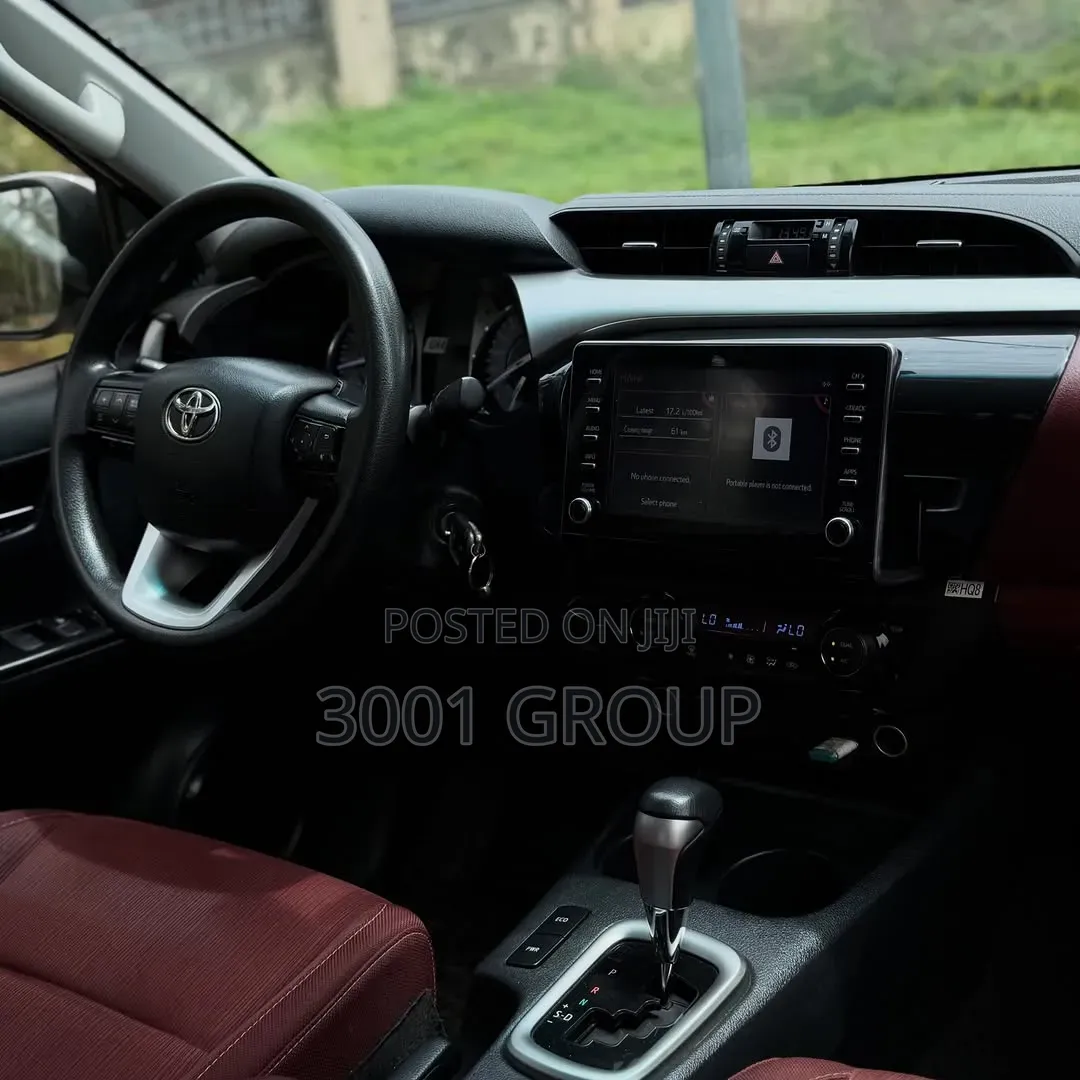 Toyota Hilux 2021 White