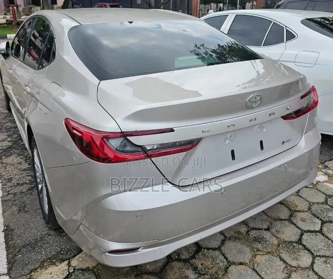 Toyota Camry 2025 Gray