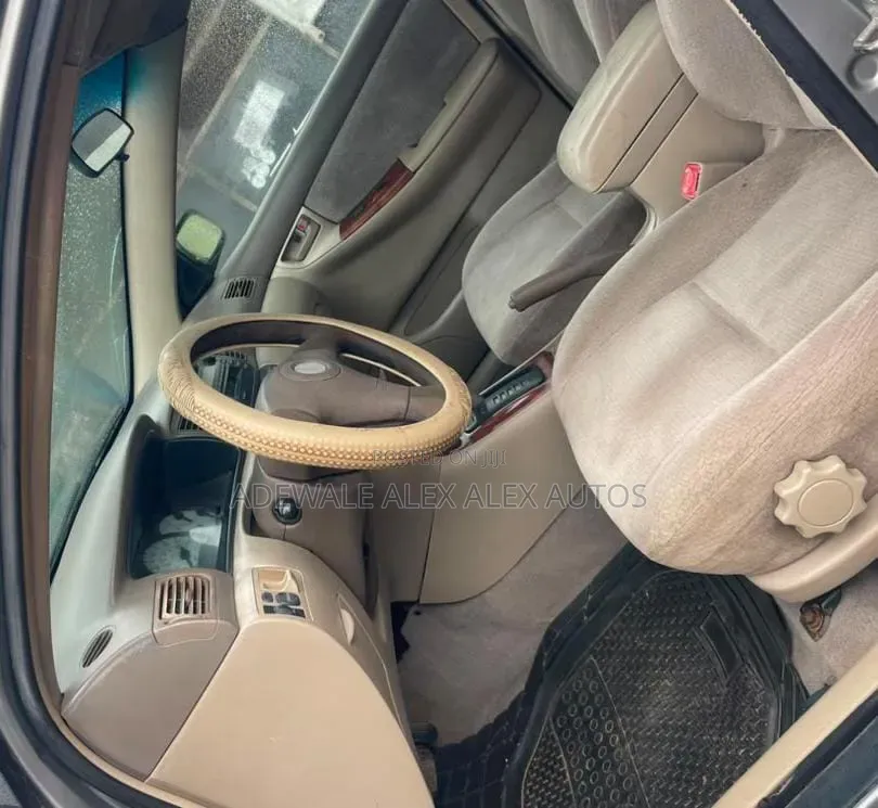 Toyota Corolla 2004 Gray