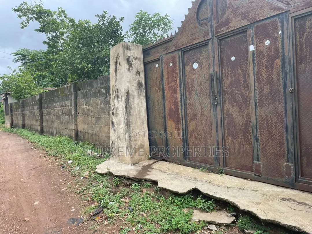 A Plot of Land at Kute Iwofun With a Demolishable 3 Bedrooms Bungalow