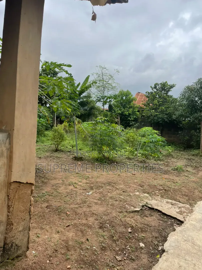A Plot of Land at Kute Iwofun With a Demolishable 3 Bedrooms Bungalow