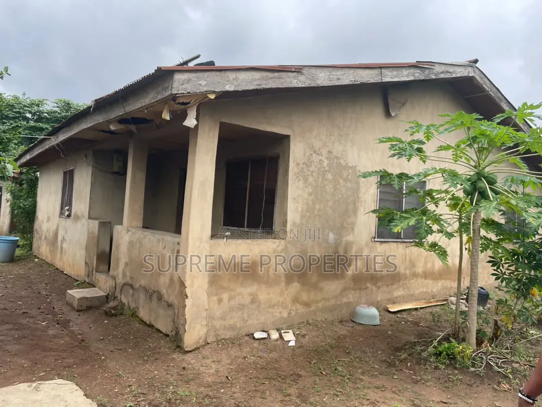 A Plot of Land at Kute Iwofun With a Demolishable 3 Bedrooms Bungalow