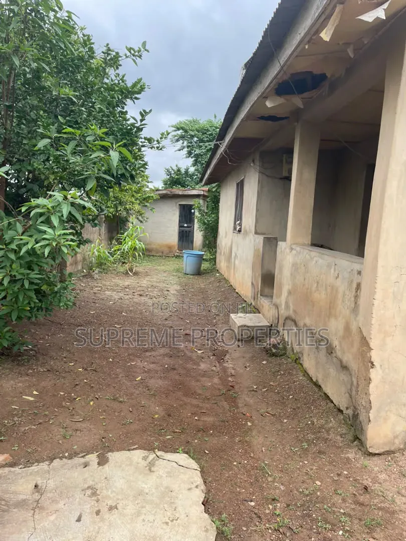 A Plot of Land at Kute Iwofun With a Demolishable 3 Bedrooms Bungalow