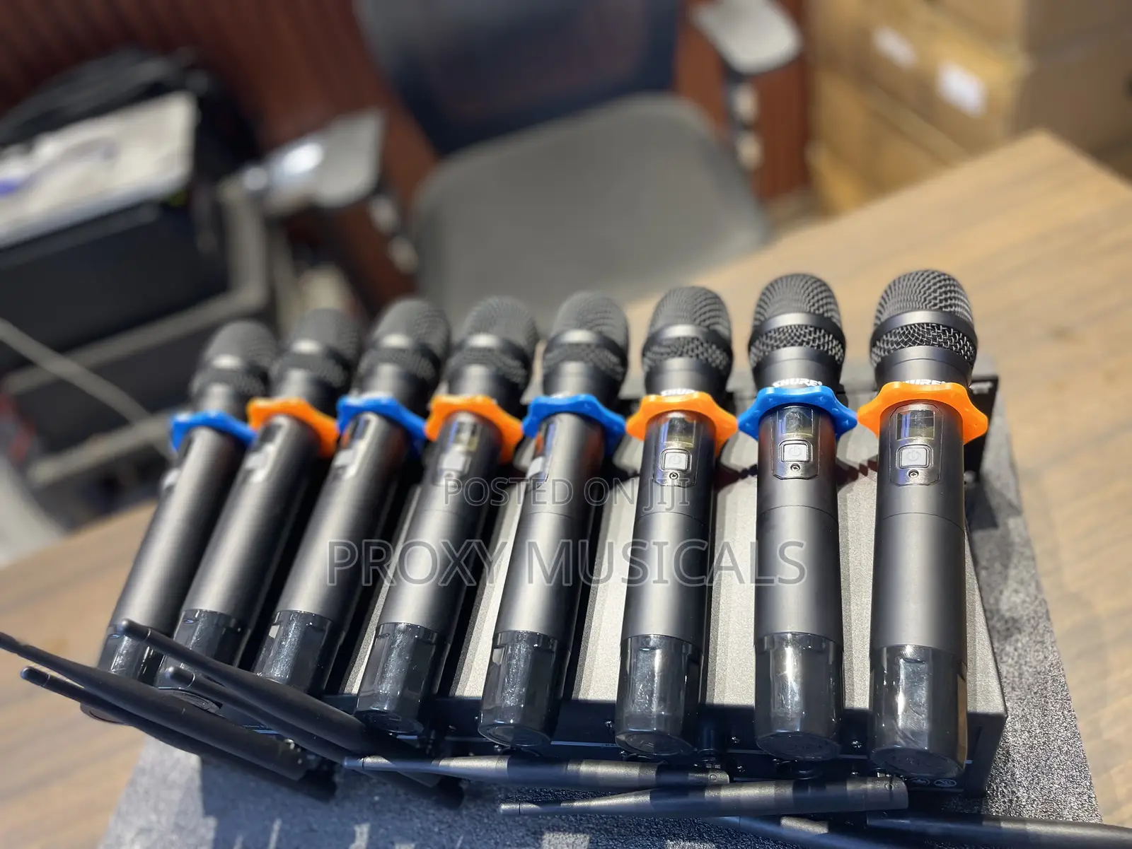 Shure Professional Wireless 8in1 Handheld Microphone System