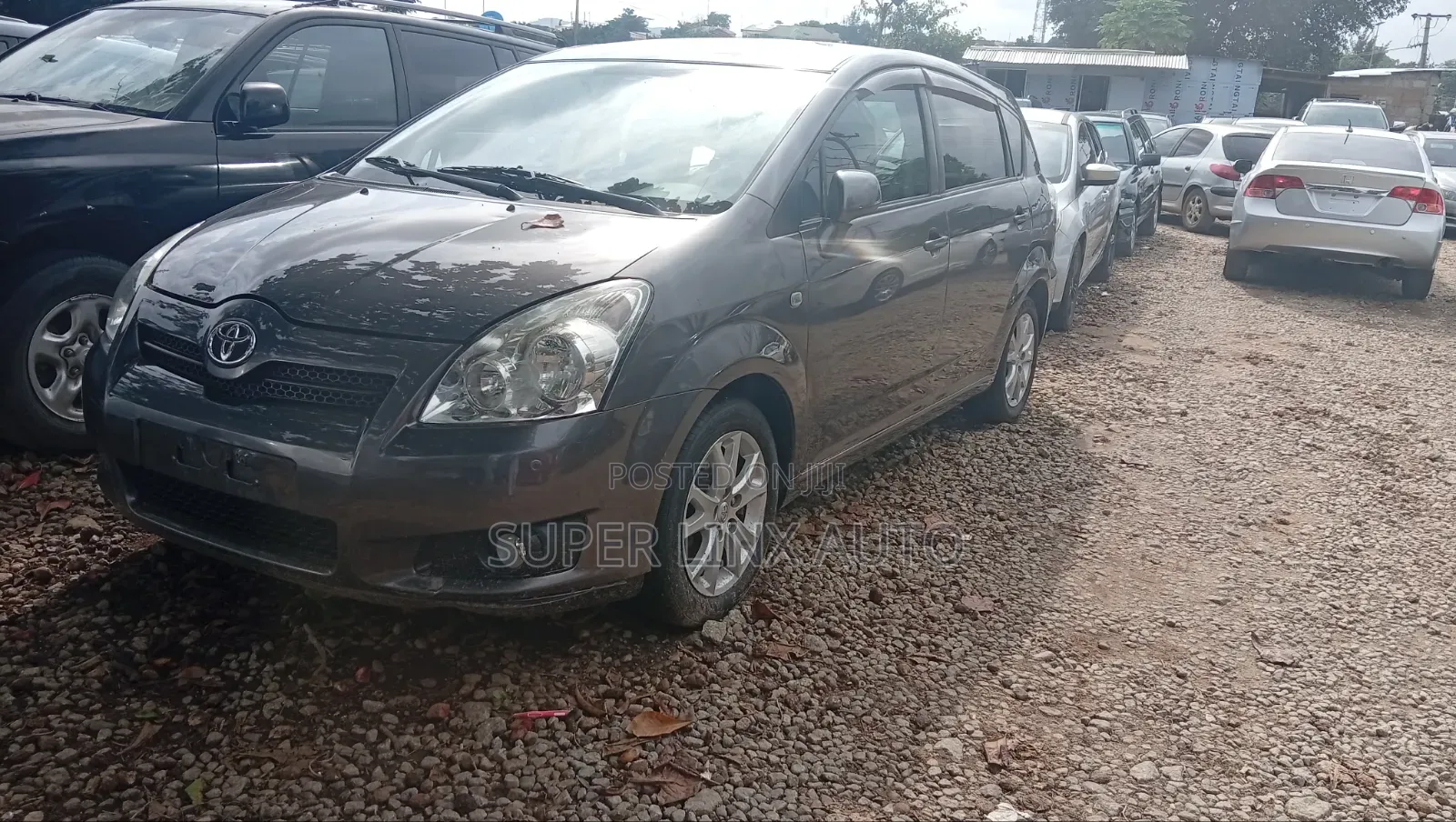 Toyota Verso 2010 Gray