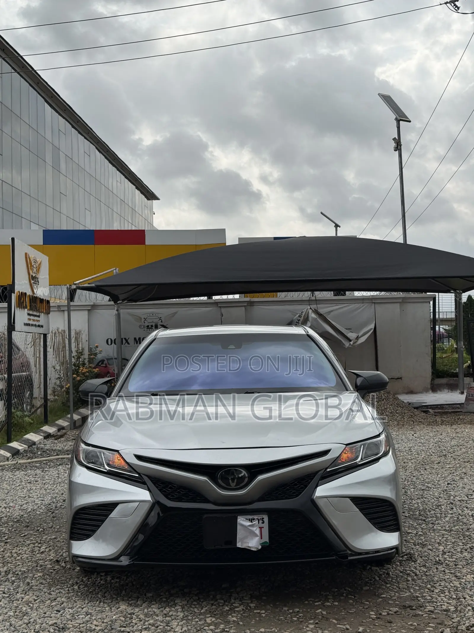 Toyota Camry SE FWD (2.5L 4cyl 8AM) 2018 Silver
