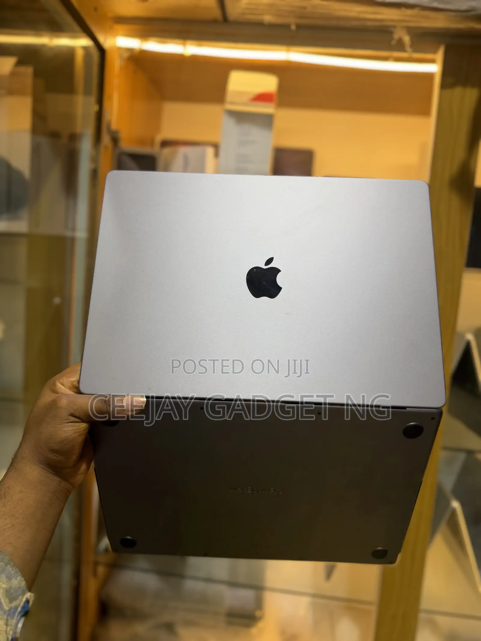 Laptop Apple MacBook Pro 2021 M1 Max 64GB Apple M1 Max SSD 1T