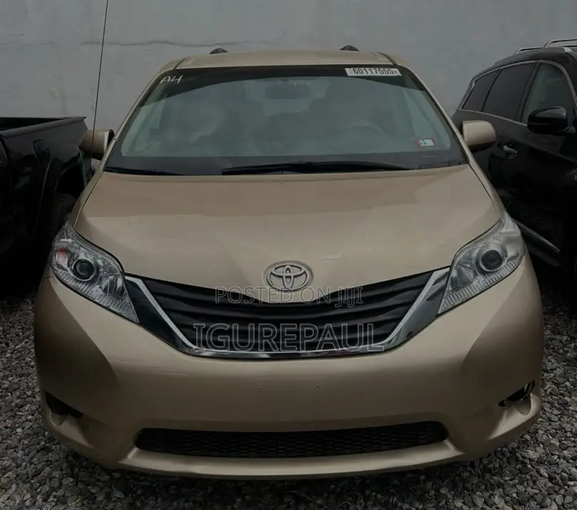 Toyota Sienna SE 8-Passenger 4dr Minivan (3.5L 6cyl 6A) 2014 Gold