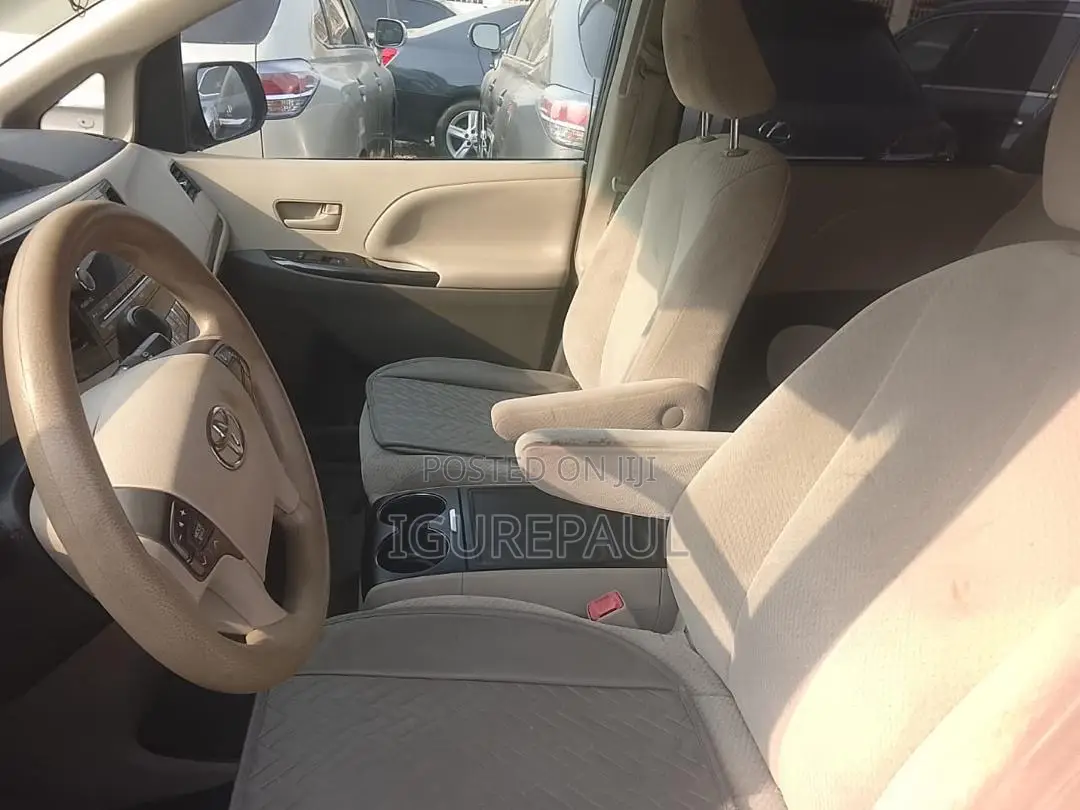 Toyota Sienna SE 8-Passenger 4dr Minivan (3.5L 6cyl 6A) 2014 Gold