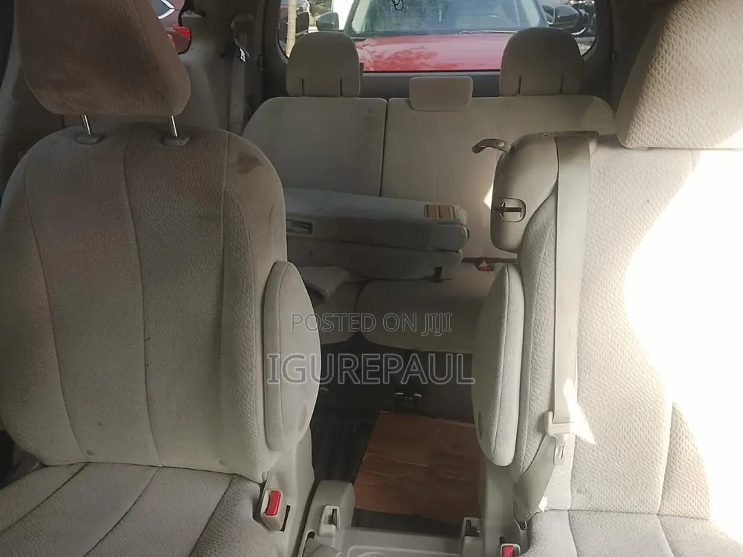 Toyota Sienna SE 8-Passenger 4dr Minivan (3.5L 6cyl 6A) 2014 Gold