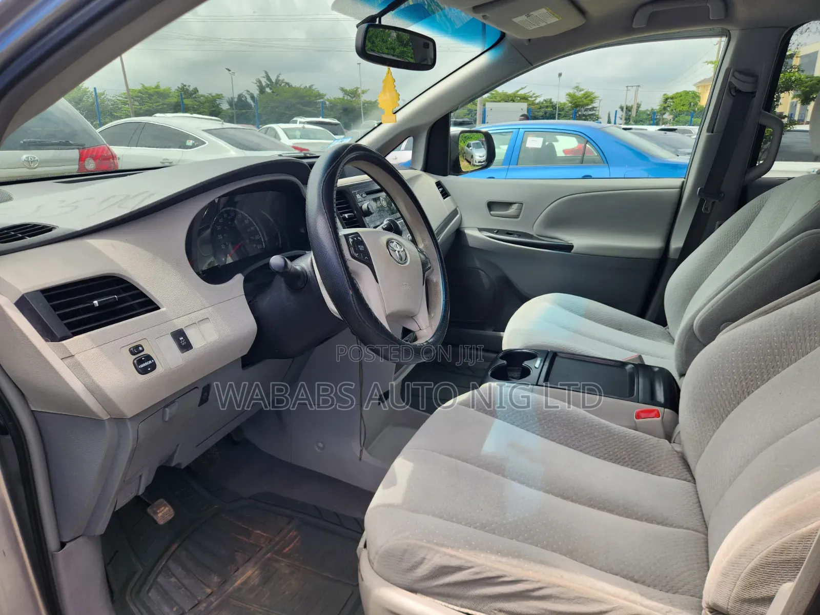 Toyota Sienna 2010 Silver
