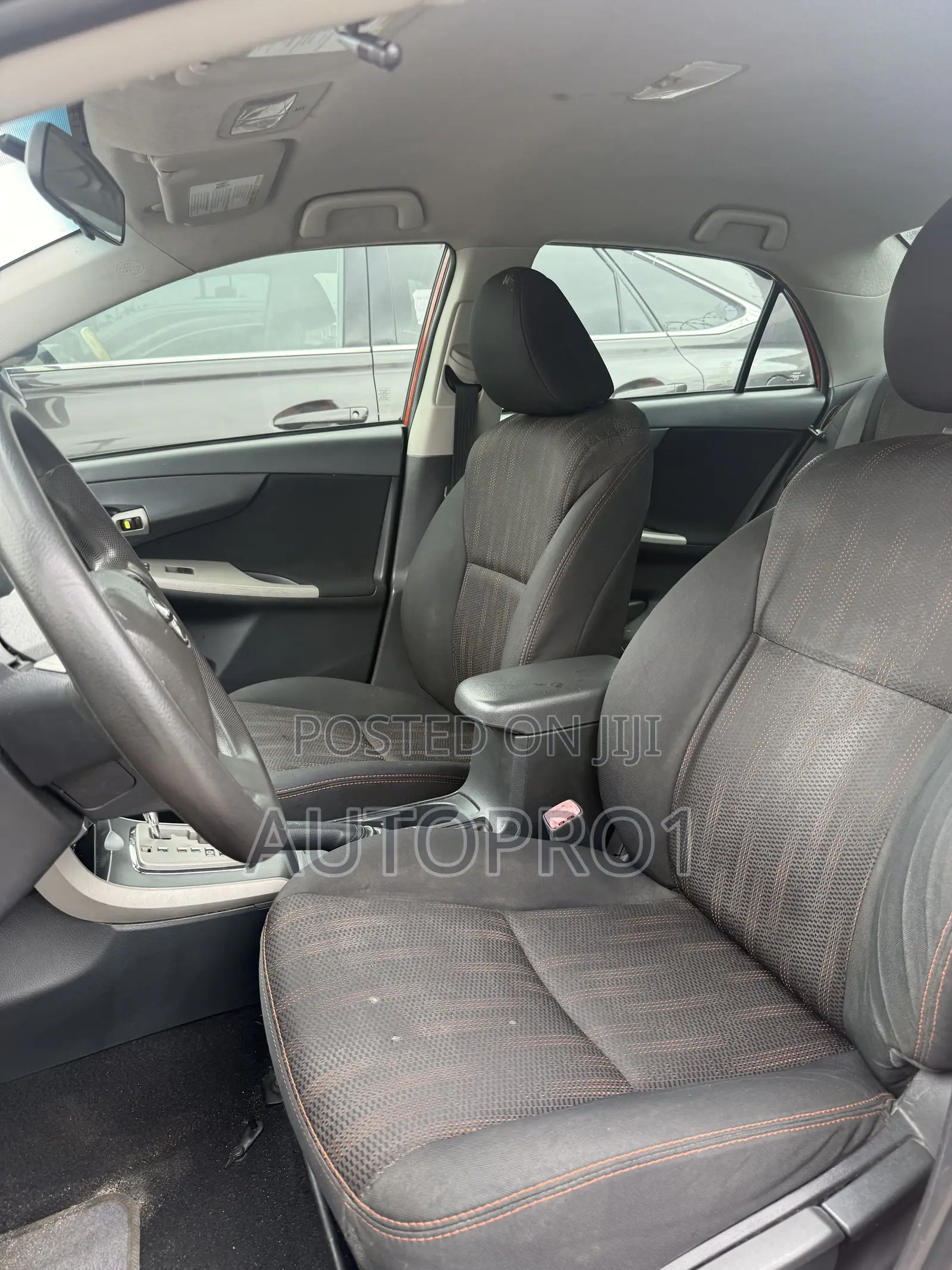 Toyota Corolla LE 4dr Sedan (1.8L 4cyl 4A) 2013 Orange