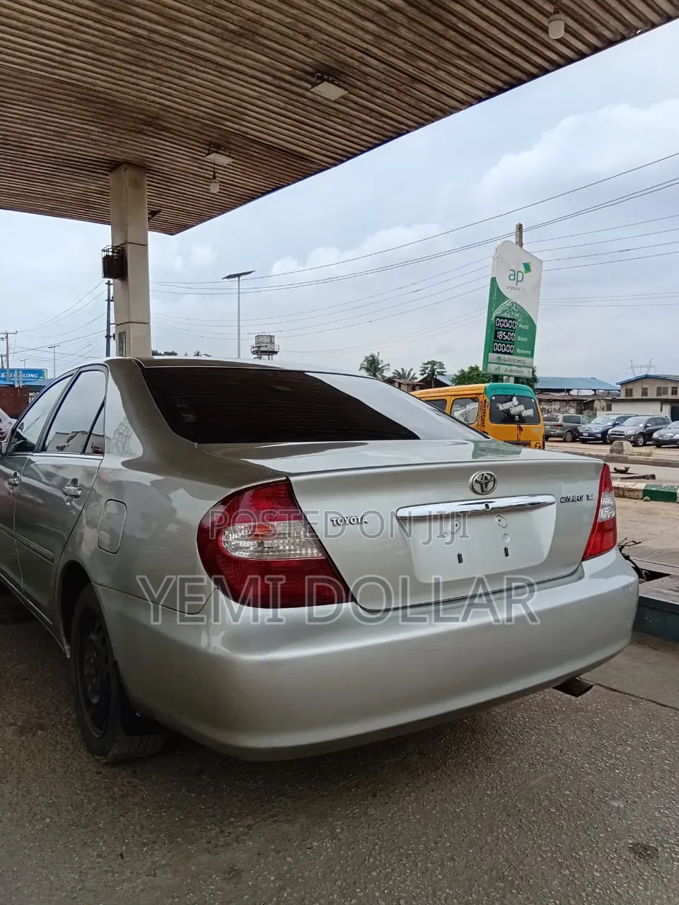 Toyota Camry XLE 4dr Sedan (2.4L 4cyl 4A) 2003 Silver