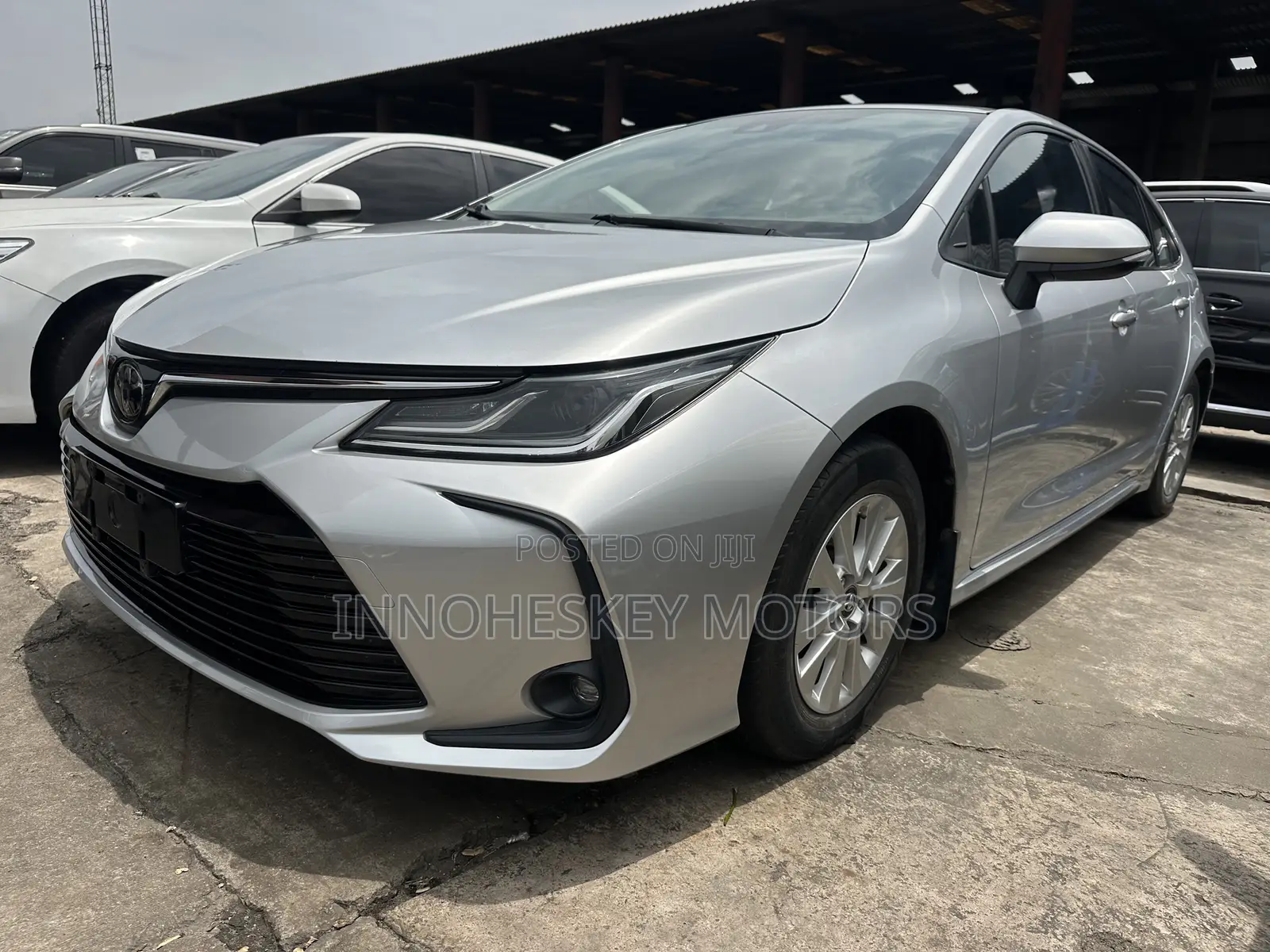 Toyota Corolla LE 2022 Silver