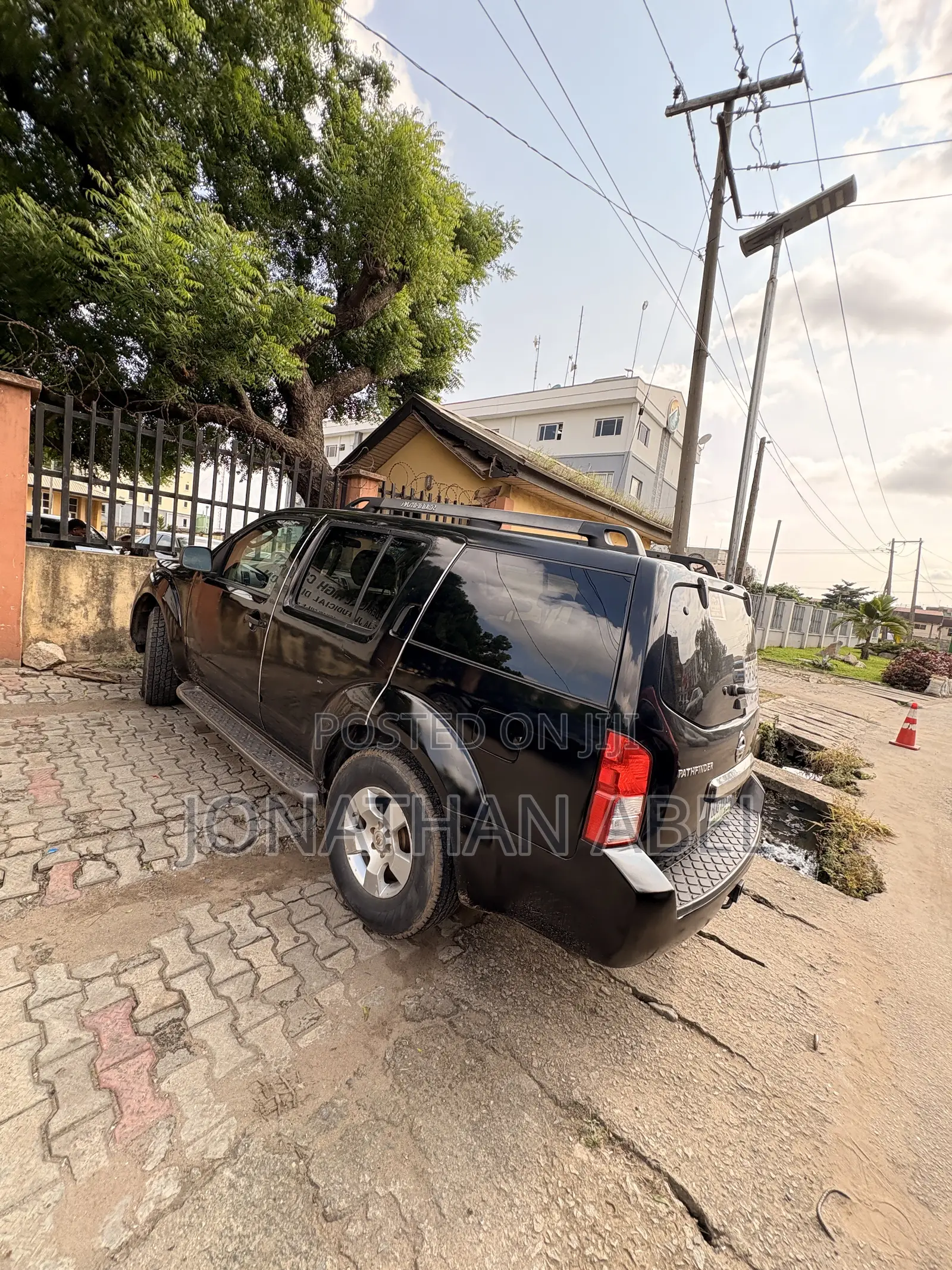 Nissan Pathfinder 2005 Black